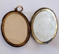 Superb Victorian Oval 9ct Back and Front Locket (7 of 7) Superb Victorian Oval 9ct Back and Front Locket (7 of 7)