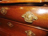 18th. Century Dutch Pale Oak Bombe Chest (7 of 8) 18th. Century Dutch Pale Oak Bombe Chest (7 of 8)