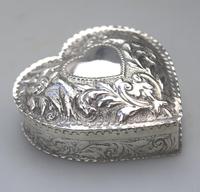 William Comyns - Good Solid Silver Novelty Heart Box c.1895 (2 of 11) William Comyns - Good Solid Silver Novelty Heart Box c.1895 (2 of 11)