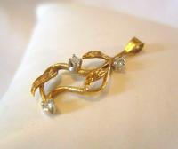 9ct Gold & Diamond Leaf Pendant 1980 Fully Hallmarked 2.8cm Length 1.1 Grams (3 of 9) 9ct Gold & Diamond Leaf Pendant 1980 Fully Hallmarked 2.8cm Length 1.1 Grams (3 of 9)