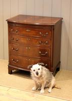 Mahogany Bow Front Chest of Drawers c.1920 (4 of 11) Mahogany Bow Front Chest of Drawers c.1920 (4 of 11)