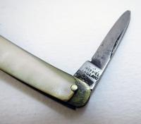 Antique Victorian c.1890 Sheffield Mother of Pearl & Carbon Steel Double-bladed Small Quill Cutter Penknife (5 of 5) Antique Victorian c.1890 Sheffield Mother of Pearl & Carbon Steel Double-bladed Small Quill Cutter Penknife (5 of 5)