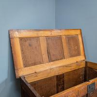 17th Century Oak & Elm Coffer (8 of 10) 17th Century Oak & Elm Coffer (8 of 10)