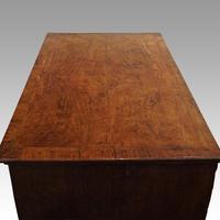 Queen Anne Walnut Chest of Drawers (7 of 11) Queen Anne Walnut Chest of Drawers (7 of 11)