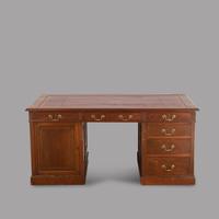 English 19th Century Walnut Pedestal Desk (4 of 4) English 19th Century Walnut Pedestal Desk (4 of 4)