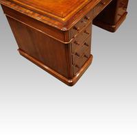 Victorian Mahogany Pedestal Desk (4 of 11) Victorian Mahogany Pedestal Desk (4 of 11)