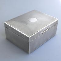 Good & Attractive Art Deco Good Sized Solid Silver Cigarette Box c.1925 (3 of 9) Good & Attractive Art Deco Good Sized Solid Silver Cigarette Box c.1925 (3 of 9)