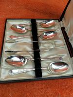 Antique Sterling Silver Hallmarked Cased 5 Spoons & Sugar Tongs 1906 Sheffield W S Savage & Co (6 of 12) Antique Sterling Silver Hallmarked Cased 5 Spoons & Sugar Tongs 1906 Sheffield W S Savage & Co (6 of 12)