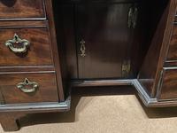 Quality Mid 18th Century Mahogany Kneehole Desk (5 of 7) Quality Mid 18th Century Mahogany Kneehole Desk (5 of 7)