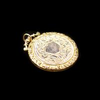 Antique Edwardian Engraved Fancy Round Rolled Gold Photo Locket Pendant (6 of 7) Antique Edwardian Engraved Fancy Round Rolled Gold Photo Locket Pendant (6 of 7)
