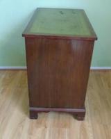 Nineteenth Century Mahogany Kneehole Desk (5 of 7) Nineteenth Century Mahogany Kneehole Desk (5 of 7)