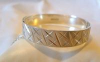 Vintage Sterling Silver Bangle 1976 Ornate Ladies Bracelet Heavy 30 5 Grams 7" Length (4 of 11) Vintage Sterling Silver Bangle 1976 Ornate Ladies Bracelet Heavy 30 5 Grams 7" Length (4 of 11)