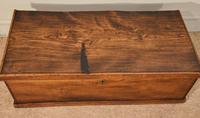 Early 19th Century Elm Blanket Box (2 of 5) Early 19th Century Elm Blanket Box (2 of 5)