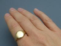 9ct gold gentlemans signet ring (2 of 5) 9ct gold gentlemans signet ring (2 of 5)