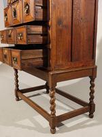 A Handsome Late 17th Century Block Fronted Oak and Mahogany Chest (3 of 5) A Handsome Late 17th Century Block Fronted Oak and Mahogany Chest (3 of 5)