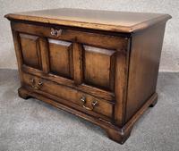 Titchmarsh & Goodwin Oak Miniature Fall-Front Dower Chest RL21422 (3 of 11) Titchmarsh & Goodwin Oak Miniature Fall-Front Dower Chest RL21422 (3 of 11)