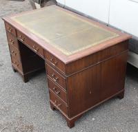 1960s Mahogany Pedestal Desk with Green Leather Inset (3 of 4) 1960s Mahogany Pedestal Desk with Green Leather Inset (3 of 4)