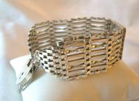 Vintage Sterling Silver Gate Bracelet 1976 St Christopher & Heart Padlock 34.3 Grams (3 of 12) Vintage Sterling Silver Gate Bracelet 1976 St Christopher & Heart Padlock 34.3 Grams (3 of 12)