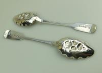 Samuel Smiley : Fine Pair of Heavy 152g Solid Silver Berry Spoons C.1874 (5 of 6) Samuel Smiley : Fine Pair of Heavy 152g Solid Silver Berry Spoons C.1874 (5 of 6)