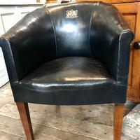 Early 20th Century Leather Chair with Crest (3 of 6) Early 20th Century Leather Chair with Crest (3 of 6)