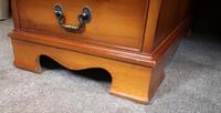 Large Yew Twin Pedestal Leather Top Desk (3 of 10) Large Yew Twin Pedestal Leather Top Desk (3 of 10)
