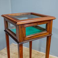 Bijouterie Display Table (4 of 5) Bijouterie Display Table (4 of 5)