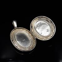 Antique Victorian Engraved Oval Sterling Silver Photo Locket Pendant (2 of 9) Antique Victorian Engraved Oval Sterling Silver Photo Locket Pendant (2 of 9)