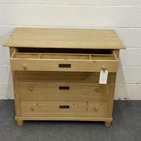 Old Pine Chest of Drawers (4 of 5) Old Pine Chest of Drawers (4 of 5)