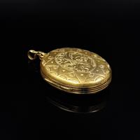 Antique Victorian Double Sided Engraved Fancy Oval Rolled Gold Photo Locket Pendant (3 of 8) Antique Victorian Double Sided Engraved Fancy Oval Rolled Gold Photo Locket Pendant (3 of 8)
