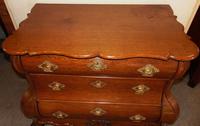 18th. Century Dutch Pale Oak Bombe Chest (2 of 8) 18th. Century Dutch Pale Oak Bombe Chest (2 of 8)