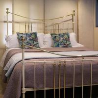 Wide Cast Iron & Brass Antique Bed in Cream (2 of 7) Wide Cast Iron & Brass Antique Bed in Cream (2 of 7)