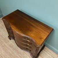 Victorian Mahogany Serpentine Front Antique Chest of Drawers (5 of 6) Victorian Mahogany Serpentine Front Antique Chest of Drawers (5 of 6)