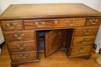 Quality Georgian Mahogany Kneehole Leather Top Desk (8 of 9) Quality Georgian Mahogany Kneehole Leather Top Desk (8 of 9)