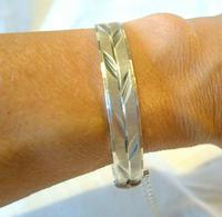 Vintage Sterling Silver Bangle 1975 Ornate Leaf Decoration 22.8 Grams 7" Length (9 of 10) Vintage Sterling Silver Bangle 1975 Ornate Leaf Decoration 22.8 Grams 7" Length (9 of 10)