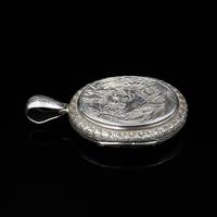 Antique Victorian Stork Bird Engraved Oval Sterling Silver Photo Locket Pendant (5 of 8) Antique Victorian Stork Bird Engraved Oval Sterling Silver Photo Locket Pendant (5 of 8)