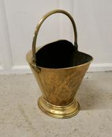 Victorian Brass Helmet Coal Scuttle (3 of 6) Victorian Brass Helmet Coal Scuttle (3 of 6)