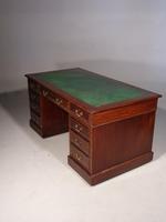 Good Late 19th Century Pedestal Desk with a Triple Inlaid Leather Top (3 of 7) Good Late 19th Century Pedestal Desk with a Triple Inlaid Leather Top (3 of 7)
