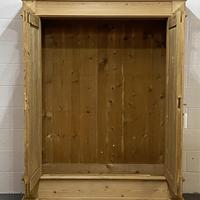 Antique Continental pine double wardrobe 'dismantles' (6 of 6) Antique Continental pine double wardrobe 'dismantles' (6 of 6)