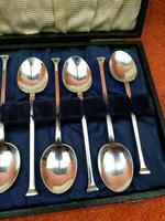 Sterling Silver Hallmarked Cased 12 Nail Head Tea Spoons 1924 Davies & Powers (10 of 12) Sterling Silver Hallmarked Cased 12 Nail Head Tea Spoons 1924 Davies & Powers (10 of 12)