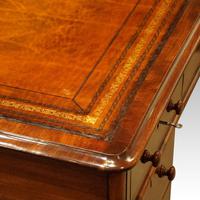 Victorian Mahogany Pedestal Desk (9 of 11) Victorian Mahogany Pedestal Desk (9 of 11)