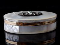 Art Deco Diamond and Emerald snuff box, 18ct gold, Mother of Pearl (7 of 14) Art Deco Diamond and Emerald snuff box, 18ct gold, Mother of Pearl (7 of 14)