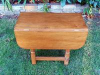 X Mouseman Beaverman Oak Drop Flap Coffee Table (7 of 12) X Mouseman Beaverman Oak Drop Flap Coffee Table (7 of 12)