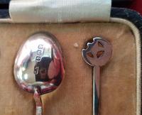 Cased Set of Sterling Silver Coffee Spoons (3 of 5) Cased Set of Sterling Silver Coffee Spoons (3 of 5)