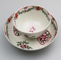 A Pair New Hall Porcelain Tea Bowls & Saucers C.18thc (3 of 8) A Pair New Hall Porcelain Tea Bowls & Saucers C.18thc (3 of 8)