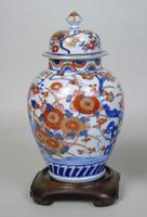 Good Pair of 19th Century Imari Porcelain Lidded Vases on Stands (3 of 10) Good Pair of 19th Century Imari Porcelain Lidded Vases on Stands (3 of 10)