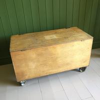 VINTAGE Industrial CHEST Coffee Table Mid Century Old Wooden TRUNK Retro Storage Box + Castors (2 of 12) VINTAGE Industrial CHEST Coffee Table Mid Century Old Wooden TRUNK Retro Storage Box + Castors (2 of 12)