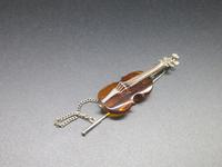 Silver & Amber Violin Brooch / Lapel Pin (5 of 6) Silver & Amber Violin Brooch / Lapel Pin (5 of 6)
