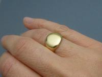 9ct gold gentlemans signet ring (5 of 5) 9ct gold gentlemans signet ring (5 of 5)