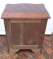 1900's Quality Mahogany Serpentine Chest Drawers + Flame Veneer on Bracket feet (3 of 4) 1900's Quality Mahogany Serpentine Chest Drawers + Flame Veneer on Bracket feet (3 of 4)