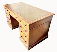 Superb Quality Victorian Mahogany Pedestal Desk (2 of 7) Superb Quality Victorian Mahogany Pedestal Desk (2 of 7)